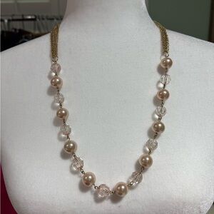 Elegant Pearl and Crystal Necklace